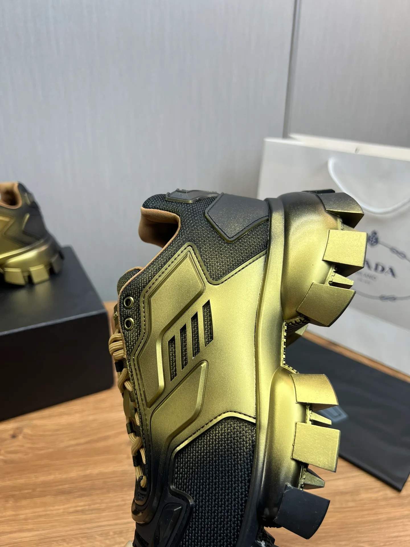 Men's shoes 💰680💰 [PRADA] Popular thick-soled shoes for couples 👩‍❤️‍👨 Available all year round ✔️Official website synchronization Original fly-woven film color change process + cowhide lining, 1⃣️ vs 1⃣️ replica, original original sole, 36-45 (45 is custom-made and cannot be returned or exchanged)